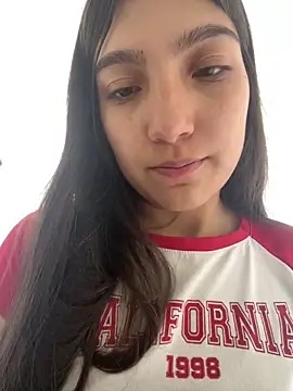 Snapshot of Soffy_20 chatting on 05/18/26, 04:24 Soffy 20 online show from 05/18/26, 04:24