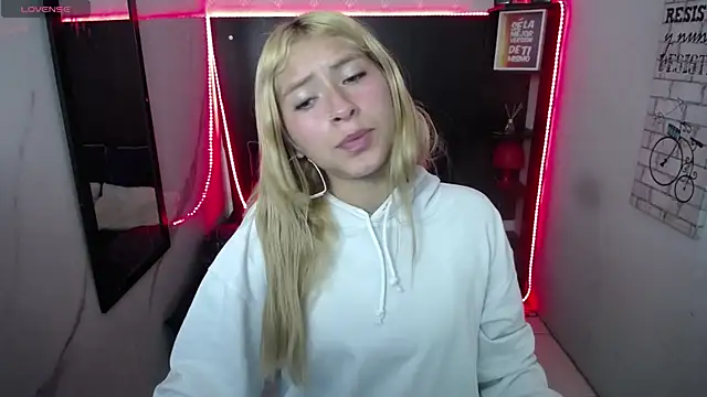 Snapshot of nancy_blonde chatting on 07/15/26, 12:10 nancy blonde online show from 07/15/26, 12:10