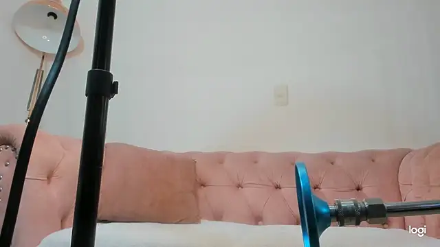 Snapshot of Melaniie_Hill chatting on 05/20/26, 03:51 Melaniie Hill online show from 05/20/26, 03:51