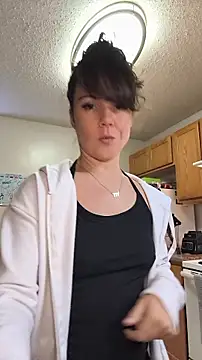 Snapshot of BaileyMFox chatting on 06/08/26, 10:43 BaileyMFox online show from 06/08/26, 10:43