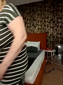 I amVeronicle online show from 05/12/26, 05:21
