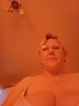 Snapshot of I_amVeronicle chatting on 06/18/26, 12:31 I amVeronicle online show from 06/18/26, 12:31