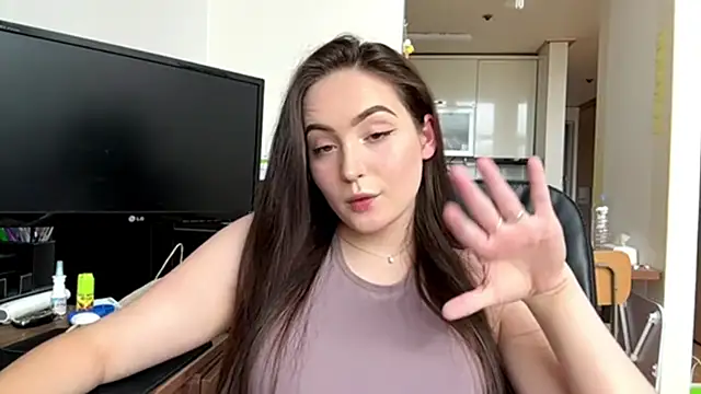 Emilly Cart online show from 06/01/26, 03:30
