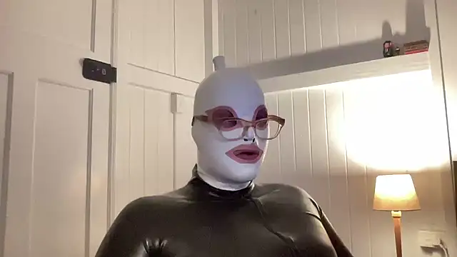 Paramariborubber online show from 04/18/26, 12:09