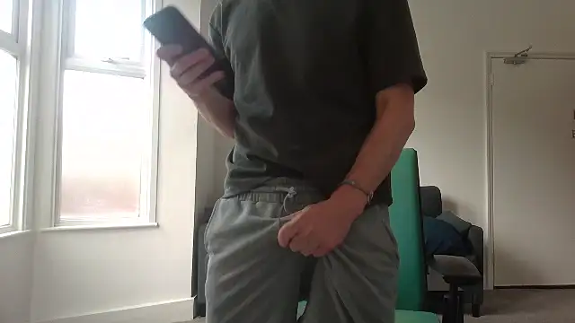 frenchbdmaninlondon online show from 06/02/26, 12:29