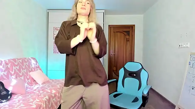 milliKira006 online show from 05/15/26, 12:34