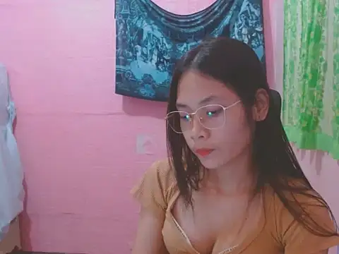 Snapshot of Sweetsexylady19 chatting on 05/17/26, 01:18 Sweetsexylady19 online show from 05/17/26, 01:18