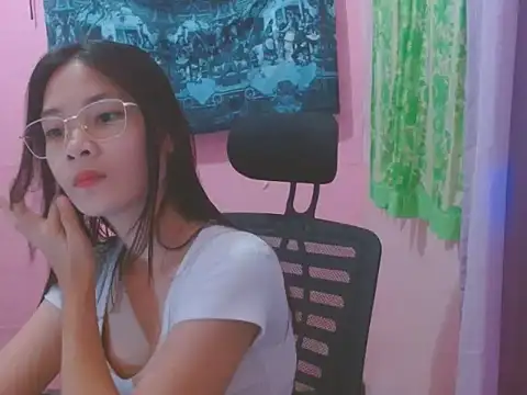 Snapshot of Sweetsexylady19 chatting on 06/06/26, 05:01 Sweetsexylady19 online show from 06/06/26, 05:01