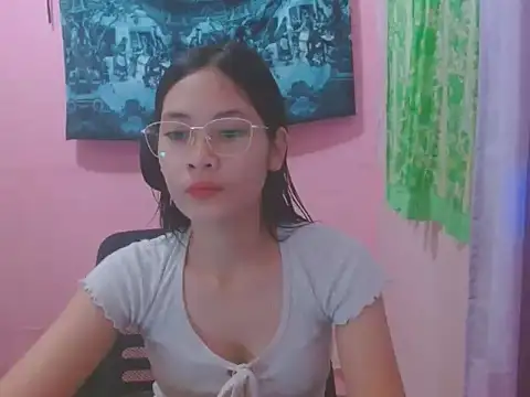 Snapshot of Sweetsexylady19 chatting on 06/26/26, 05:34 Sweetsexylady19 online show from 06/26/26, 05:34