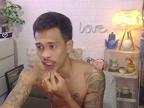 marlonmoreno01 online show from 04/21/26, 02:23