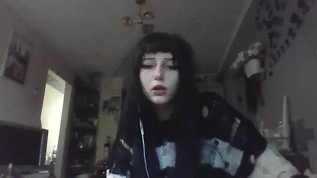 Snapshot of ChargedReign chatting on 05/05/26, 05:10 ChargedReign online show from 05/05/26, 05:10