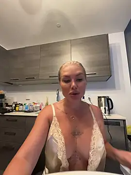 Snapshot of Karen_Luxe chatting on 05/27/26, 11:46 Karen Luxe online show from 05/27/26, 11:46