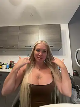 Snapshot of Karen_Luxe chatting on 06/04/26, 11:44 Karen Luxe online show from 06/04/26, 11:44