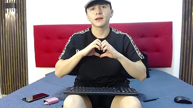 Snapshot of LunayDream chatting on 04/24/26, 11:23 LunayDream online show from 04/24/26, 11:23