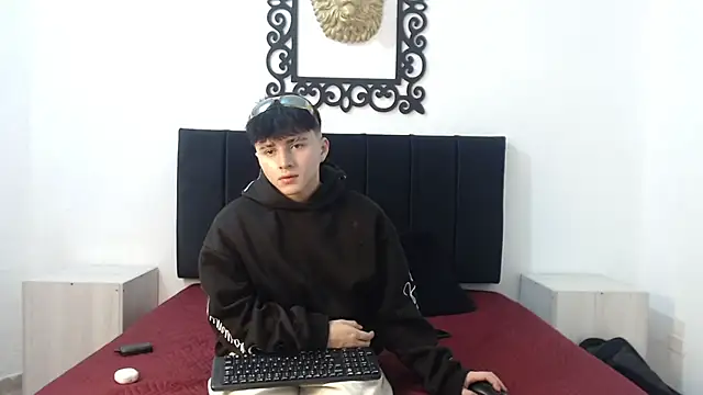 Snapshot of LunayDream chatting on 05/22/26, 11:27 LunayDream online show from 05/22/26, 11:27