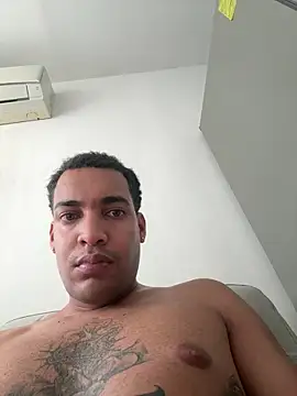 Snapshot of Hellmane chatting on 04/19/26, 08:00 Hellmane online show from 04/19/26, 08:00