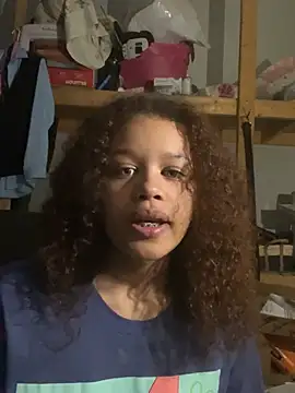 emaluvv online show from 04/19/26, 01:16