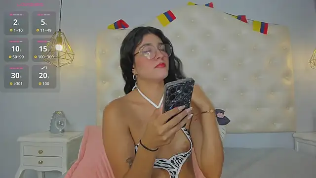 ninaavelvett online show from 07/13/26, 12:52