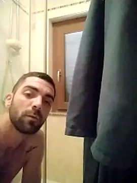 Snapshot of alieno_napoletano chatting on 05/30/26, 03:42 alieno napoletano online show from 05/30/26, 03:42