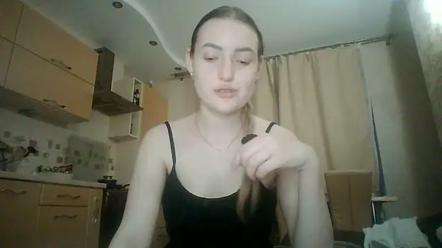 Snapshot of Lisanta chatting on 06/26/26, 06:12 Lisanta online show from 06/26/26, 06:12