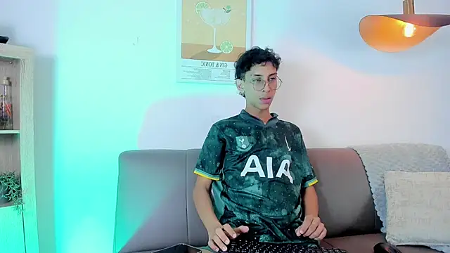 Snapshot of dax_blaze chatting on 05/03/26, 12:44 dax blaze online show from 05/03/26, 12:44