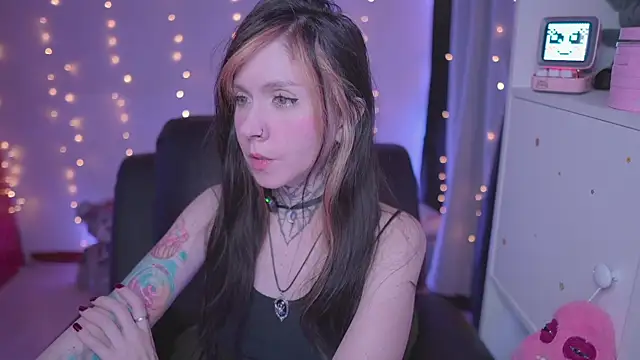 Snapshot of -VKatt chatting on 05/04/26, 03:24 -VKatt online show from 05/04/26, 03:24