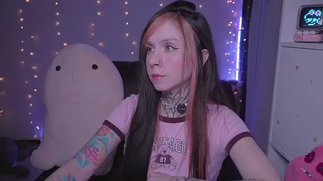Snapshot of -VKatt chatting on 06/08/26, 05:02 -VKatt online show from 06/08/26, 05:02