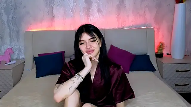 Snapshot of Holly_Beck chatting on 05/19/26, 01:56 Holly Beck online show from 05/19/26, 01:56