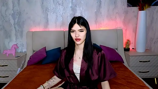 Snapshot of Holly_Beck chatting on 05/25/26, 12:16 Holly Beck online show from 05/25/26, 12:16