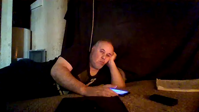 Snapshot of Nightshade1195 chatting on 05/18/26, 08:25 Nightshade1195 online show from 05/18/26, 08:25