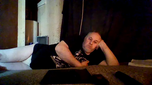Snapshot of Nightshade1195 chatting on 05/21/26, 06:04 Nightshade1195 online show from 05/21/26, 06:04
