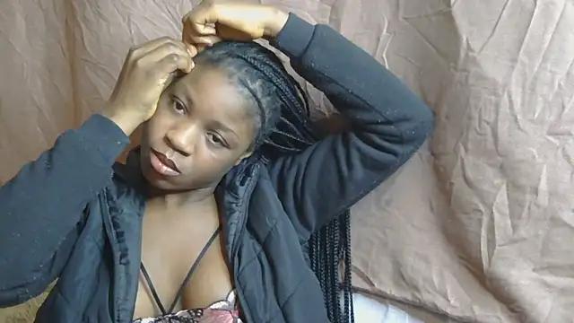 Snapshot of julianaa19 chatting on 05/14/26, 02:18 julianaa19 online show from 05/14/26, 02:18