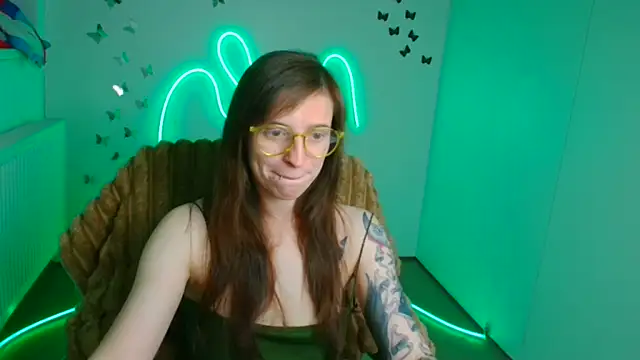 Snapshot of Luna_Tantra chatting on 06/17/26, 08:06 Luna Tantra online show from 06/17/26, 08:06