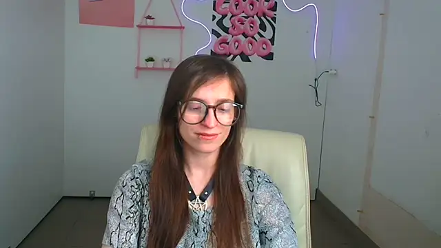 Snapshot of Luna_Tantra chatting on 06/19/26, 10:35 Luna Tantra online show from 06/19/26, 10:35