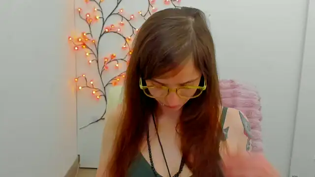Snapshot of Luna_Tantra chatting on 06/27/26, 01:17 Luna Tantra online show from 06/27/26, 01:17