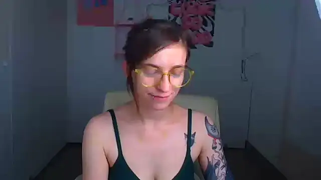 Snapshot of Luna_Tantra chatting on 06/28/26, 01:06 Luna Tantra online show from 06/28/26, 01:06