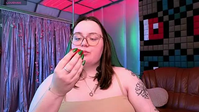 Snapshot of CatherineClaire chatting on 05/19/26, 04:35 CatherineClaire online show from 05/19/26, 04:35