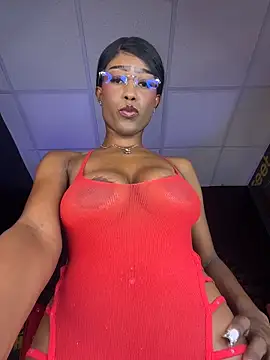 Snapshot of CocoaLuxeXXX chatting on 05/21/26, 01:29 CocoaLuxeXXX online show from 05/21/26, 01:29