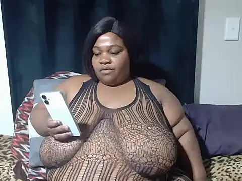 Snapshot of BBWMIDGET40 chatting on 04/25/26, 04:26 BBWMIDGET40 online show from 04/25/26, 04:26