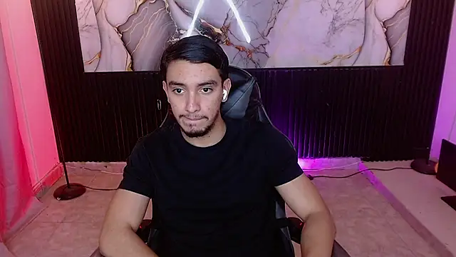 Snapshot of dante_18cm_ chatting on 07/25/26, 12:31 dante 18cm online show from 07/25/26, 12:31