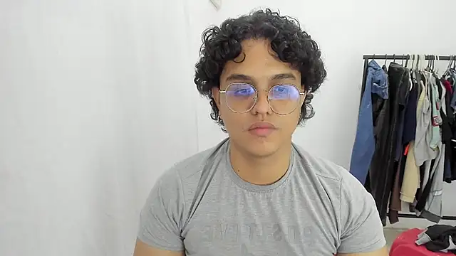 Donatello versus online show from 04/21/26, 01:42