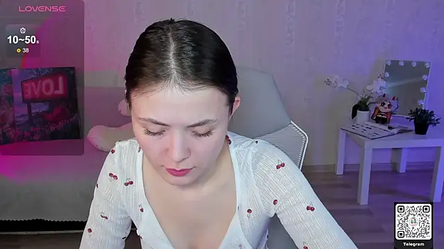 LinnLove online show from 04/30/26, 07:04