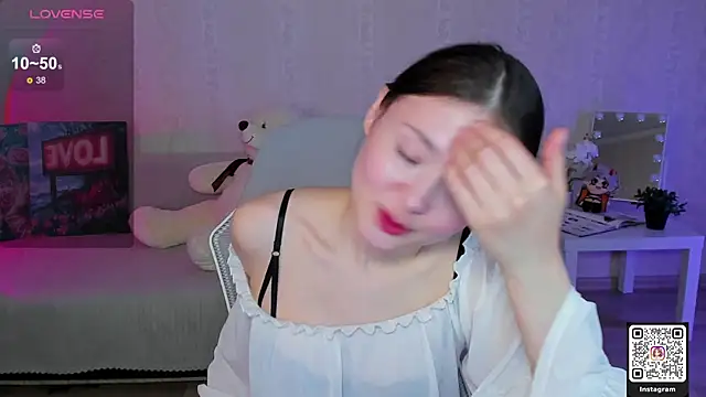 LinnLove online show from 05/01/26, 08:41