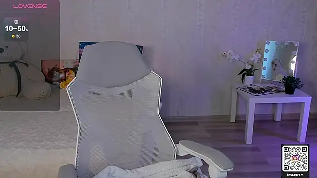 LinnLove online show from 05/20/26, 06:52