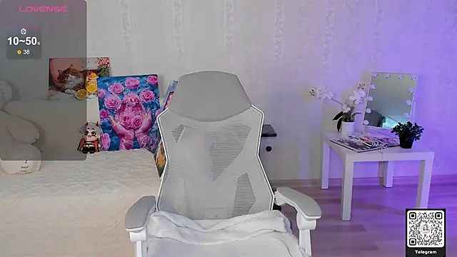 LinnLove online show from 05/23/26, 07:02
