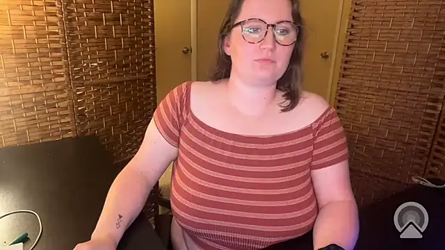 lucy-comes-true online show from 04/28/26, 07:19