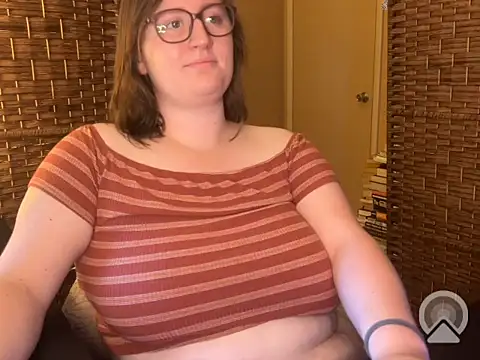lucy-comes-true online show from 05/14/26, 02:24