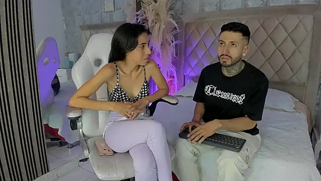 Snapshot of StevenAndLaura chatting on 06/20/26, 04:48 StevenAndLaura online show from 06/20/26, 04:48