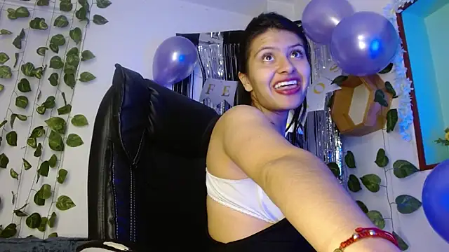 Snapshot of Jennal-Guerrero chatting on 06/04/26, 12:05 Jennal-Guerrero online show from 06/04/26, 12:05