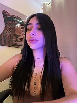 Snapshot of IsabellaNoir_ chatting on 07/15/26, 04:45 IsabellaNoir online show from 07/15/26, 04:45